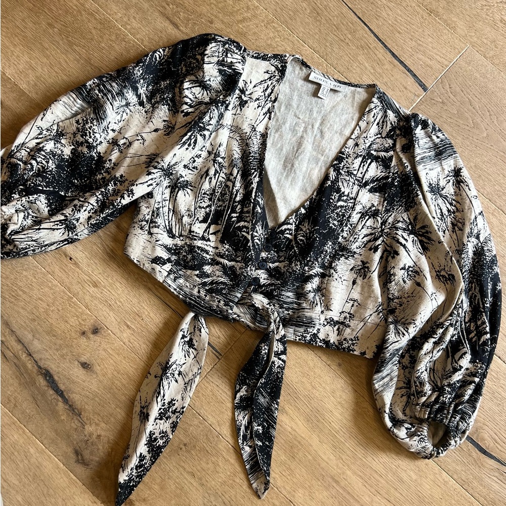 Shana Joy linen and black printed balloon sleep cropped top